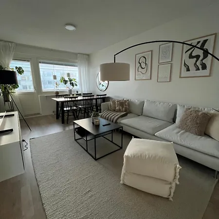 Valoisa Kaksio Merimaisemalla Keskustassa فآسا