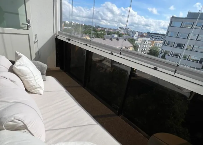 Valoisa Kaksio Merimaisemalla Keskustassa